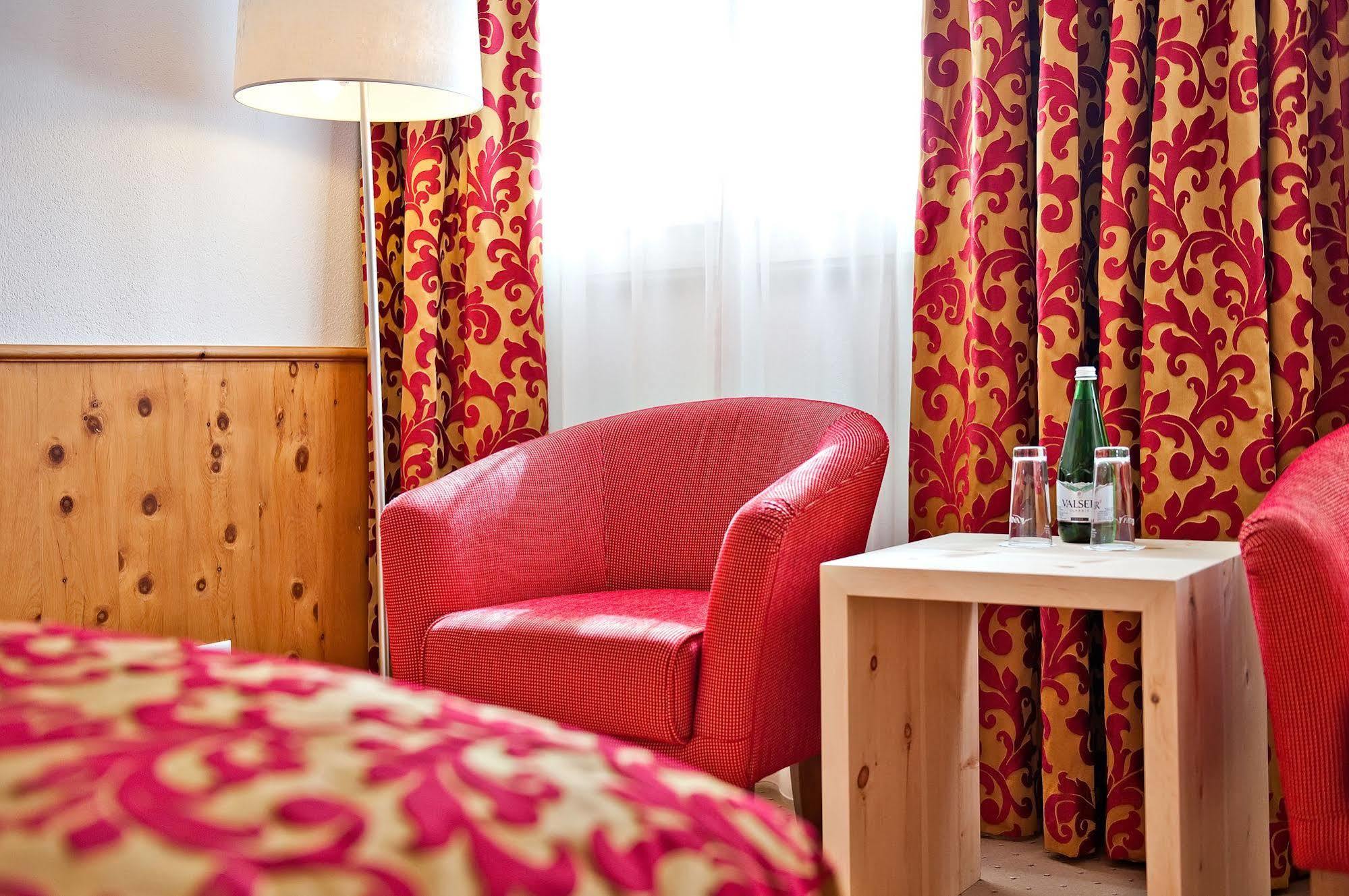 Hotel Engiadina Zuoz Εξωτερικό φωτογραφία